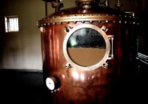 Rum in der Destilliere in Mauritius